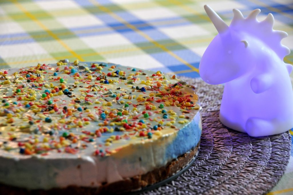 Einhorn Käsekuchen ohne Backen – Tolles Rezept für die nächste Einhorn-Party