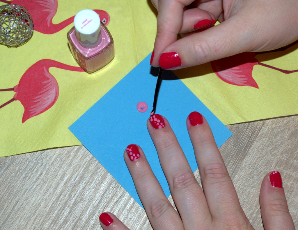 Pink Dots Nailart