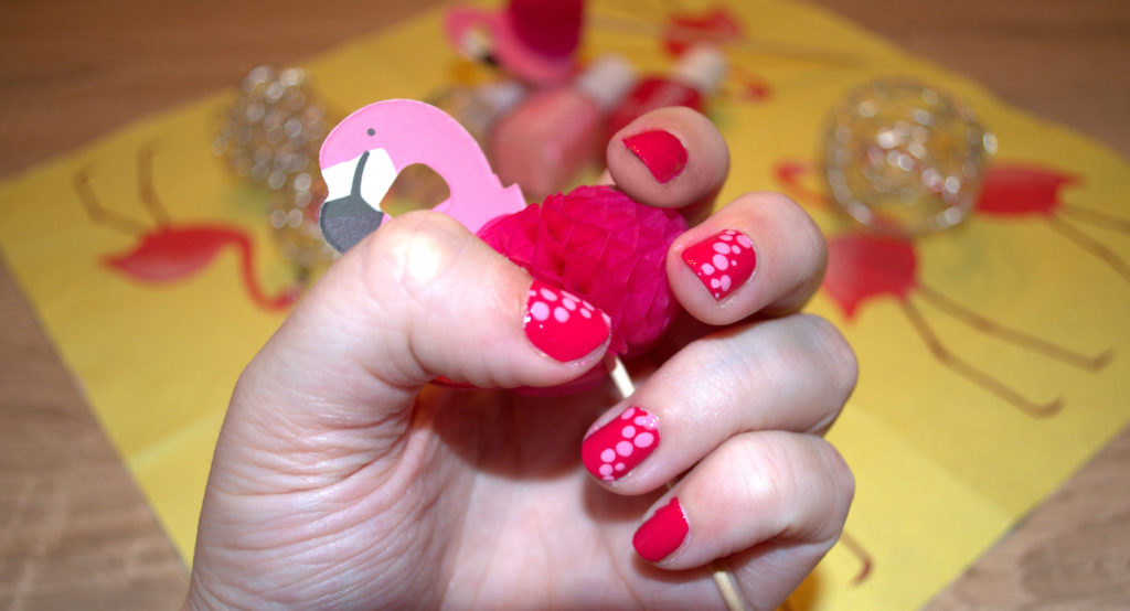 Pink Dots Nailart